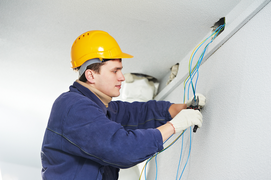 Tips that will help you to pick the right electrician